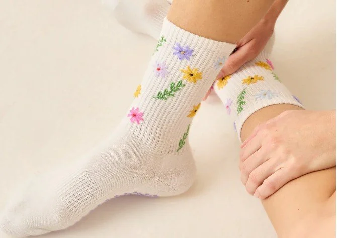 White Wildflower - The Wildflower Grip sock (Tall) — Luna Sol Pilates
